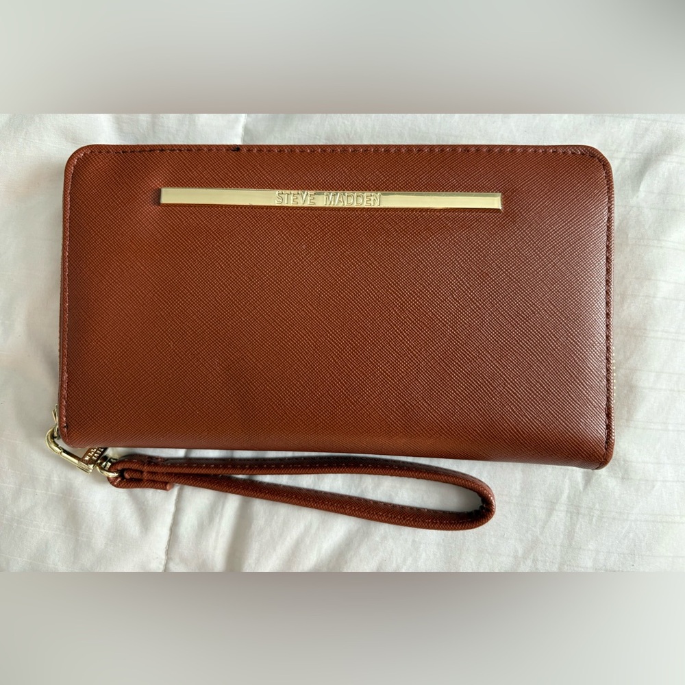 Steve Madden brown zip wallet